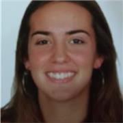 Profesora de química para alumnos de la ESO